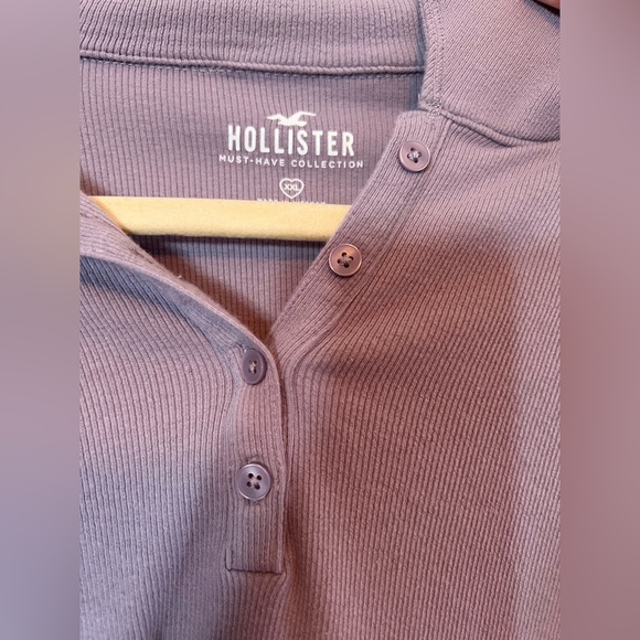 Hollister Shirt - Picture 3 of 4